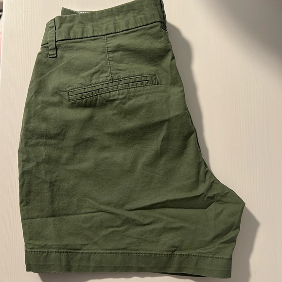 Old Navy Everyday Short Olive Green size 4 - Picture 1 of 2